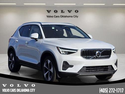 2025 Volvo XC40 B5 Core Bright Theme