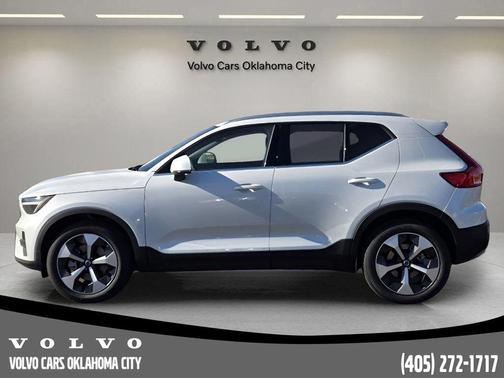 2025 Volvo XC40 B5 Core Bright Theme
