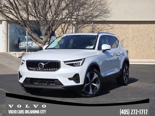 2025 Volvo XC40 B5 Core Bright Theme