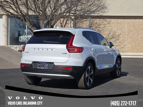 2025 Volvo XC40 B5 Core Bright Theme