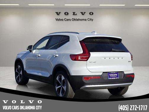 2025 Volvo XC40 B5 Core Bright Theme
