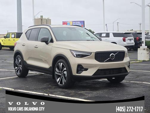 Sand Dune Metallic 2026 Volvo XC40 B5 Ultra