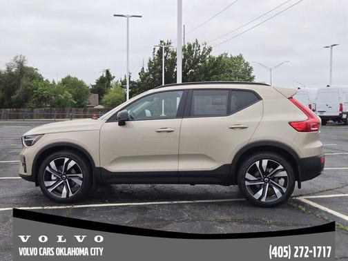 Sand Dune Metallic 2026 Volvo XC40 B5 Ultra