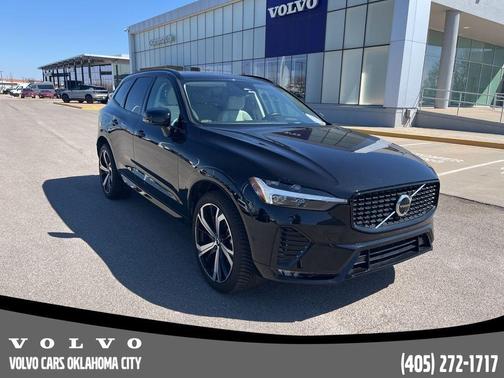 2024 Volvo XC60 B5 Ultimate Dark Theme