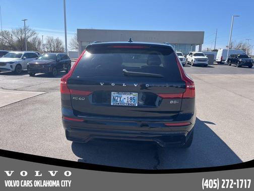 2024 Volvo XC60 B5 Ultimate Dark Theme
