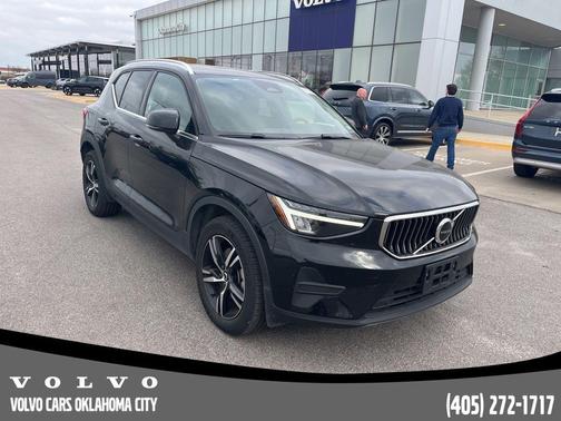 2025 Volvo XC40 B5 Core Bright Theme