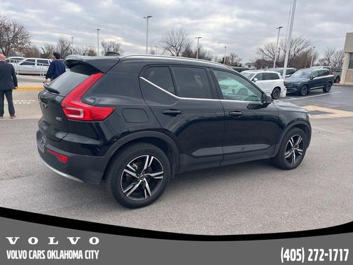 2025 Volvo XC40 B5 Core Bright Theme