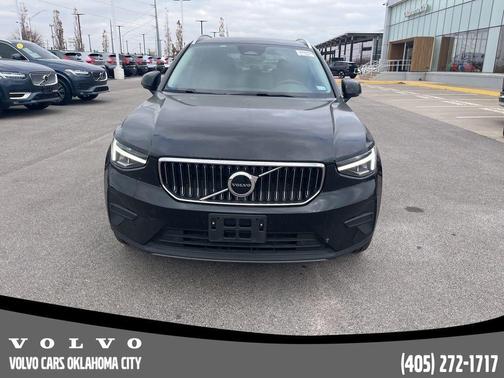 2025 Volvo XC40 B5 Core Bright Theme