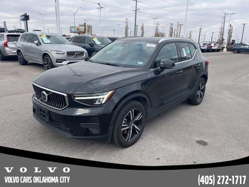 2025 Volvo XC40 B5 Core Bright Theme
