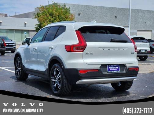 2025 Volvo XC40 B5 Core Bright Theme
