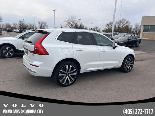 2023 Volvo XC60 B5 Ultimate Bright Theme