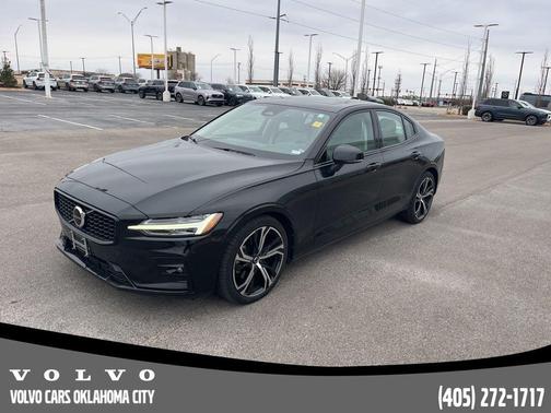 2023 Volvo S60 B5 Core Dark Theme