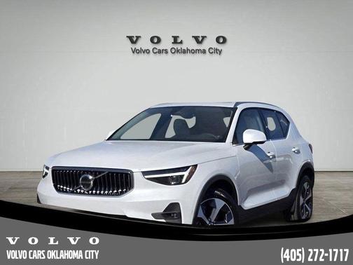 2025 Volvo XC40 B5 Plus Bright Theme