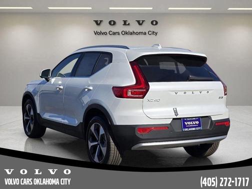 2025 Volvo XC40 B5 Plus Bright Theme