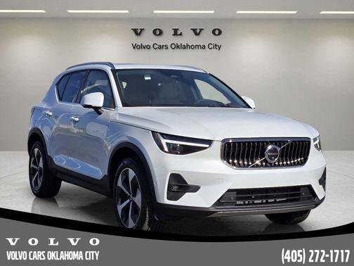 2025 Volvo XC40 B5 Plus Bright Theme