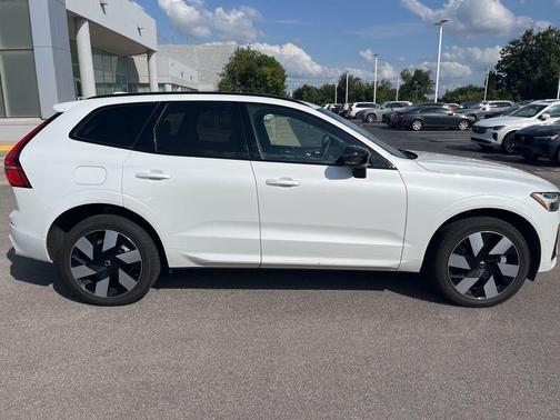 2025 Volvo XC60 Plug-In Hybrid T8 Plus
