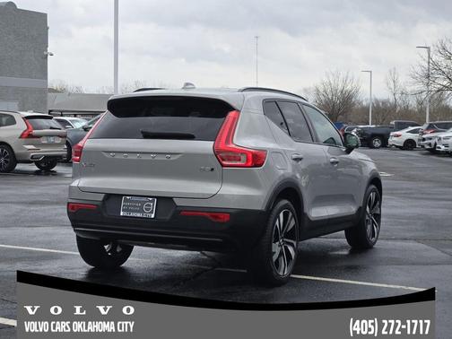 2025 Volvo XC40 B5 Plus Dark Theme