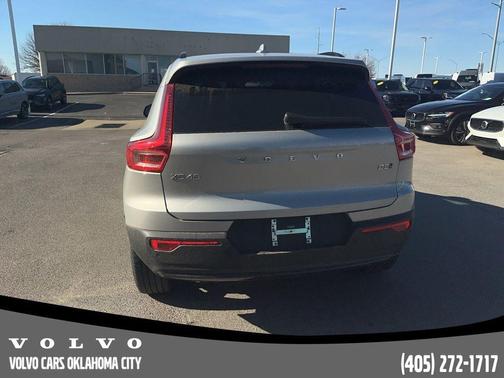 2025 Volvo XC40 B5 Plus Dark Theme