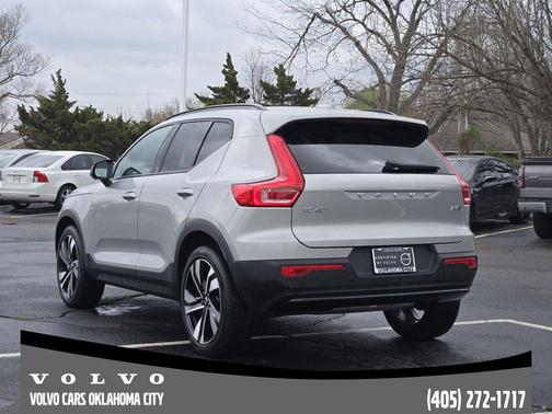 2025 Volvo XC40 B5 Plus Dark Theme