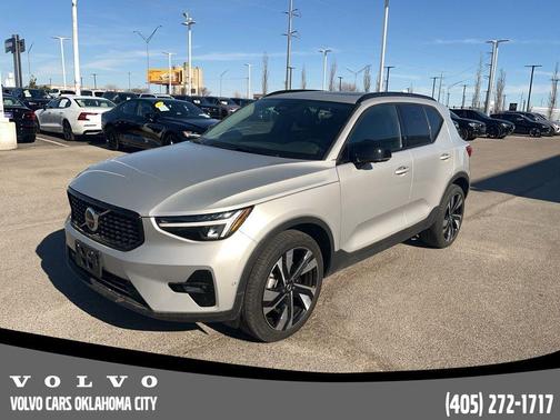 2025 Volvo XC40 B5 Plus Dark Theme