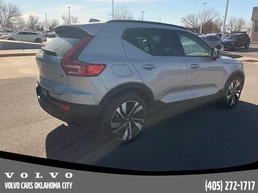 2025 Volvo XC40 B5 Plus Dark Theme