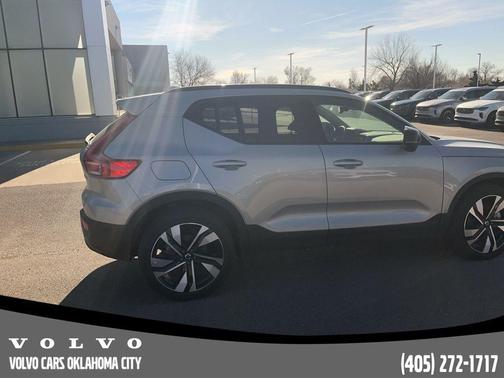 2025 Volvo XC40 B5 Plus Dark Theme