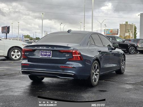 2023 Volvo S60 B5 Core Dark Theme