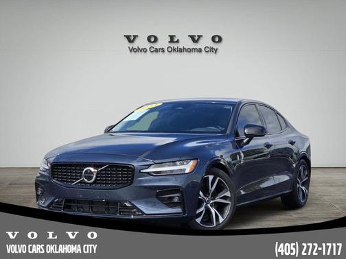 2023 Volvo S60 B5 Core Dark Theme