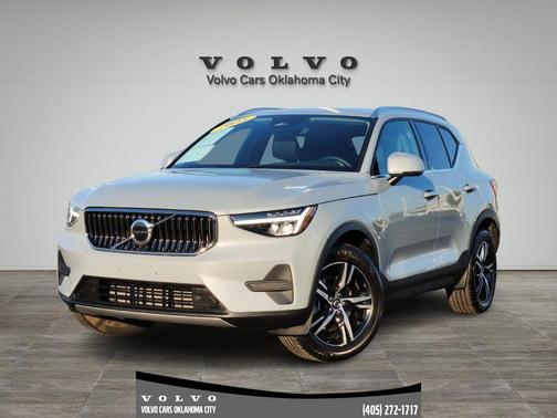 2025 Volvo XC40 B5 Core Bright Theme
