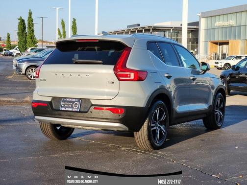 2025 Volvo XC40 B5 Core Bright Theme