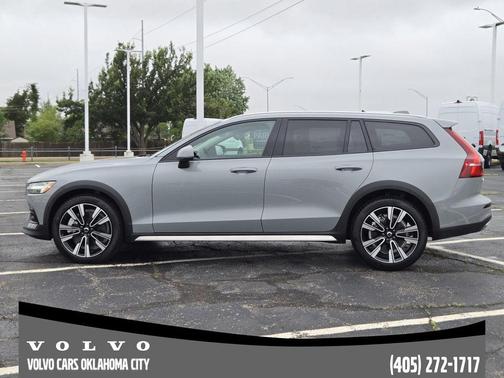 Metallic 2025 Volvo V60 Cross Country B5 Ultra