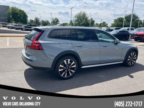 Metallic 2025 Volvo V60 Cross Country B5 Ultra