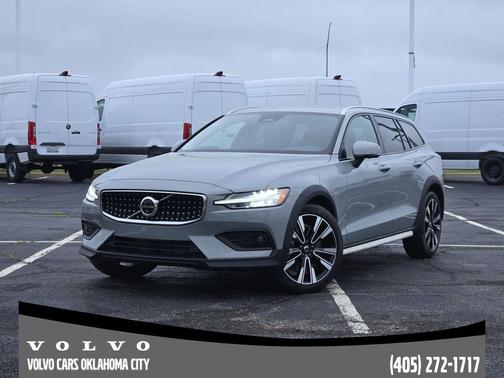 Metallic 2025 Volvo V60 Cross Country B5 Ultra
