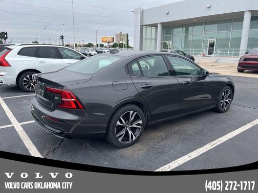 Platinum Grey Metallic 2025 Volvo S60 B5 Core