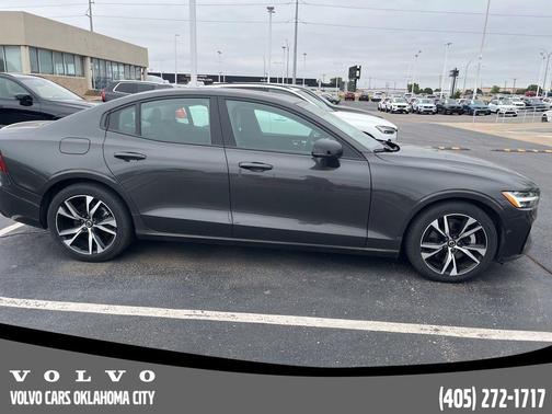 Platinum Grey Metallic 2025 Volvo S60 B5 Core