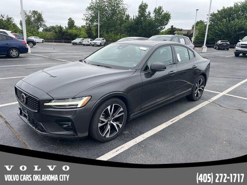 Platinum Grey Metallic 2025 Volvo S60 B5 Core