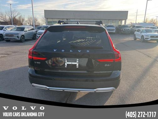 2022 Volvo V90 Cross Country B6
