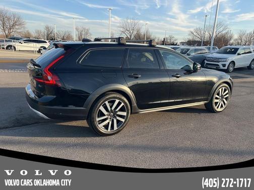 2022 Volvo V90 Cross Country B6