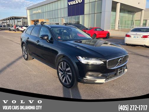 2022 Volvo V90 Cross Country B6