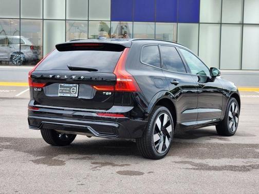 2025 Volvo XC60 Plug-In Hybrid T8 Plus