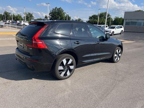 2025 Volvo XC60 Plug-In Hybrid T8 Plus