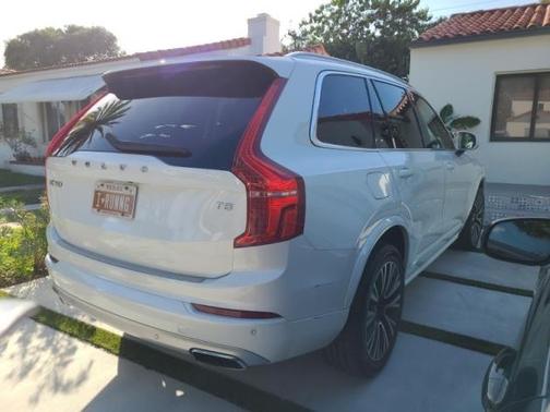 Photo 3 of 8 of 2020 Volvo XC90 T5 Momentum 7 Passenger