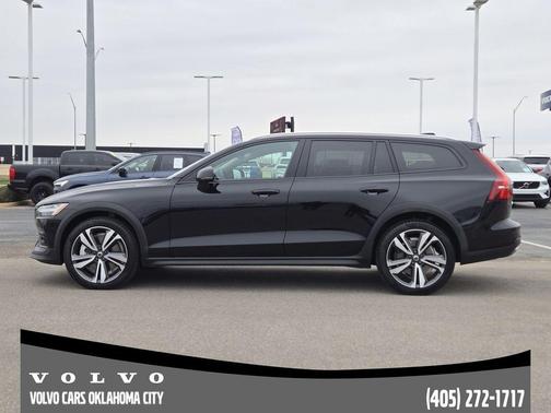 2025 Volvo V60 Cross Country B5 Plus