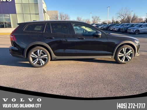 2025 Volvo V60 Cross Country B5 Plus