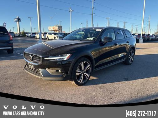 2025 Volvo V60 Cross Country B5 Plus
