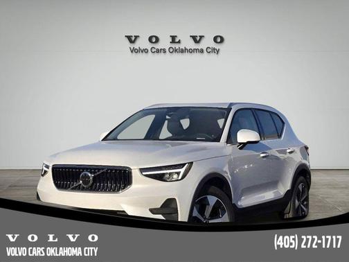 2025 Volvo XC40 B5 Core Bright Theme