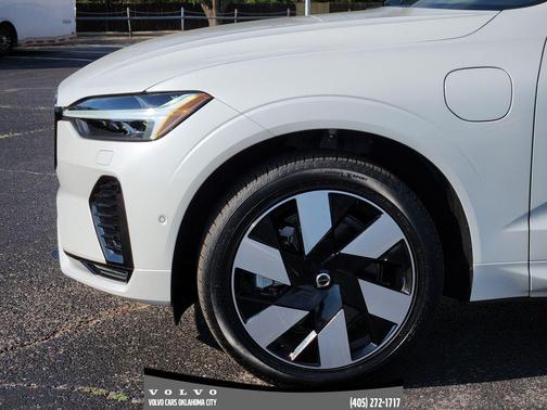 2025 Volvo XC60 Plug-In Hybrid T8 Plus