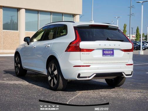 2025 Volvo XC60 Plug-In Hybrid T8 Plus