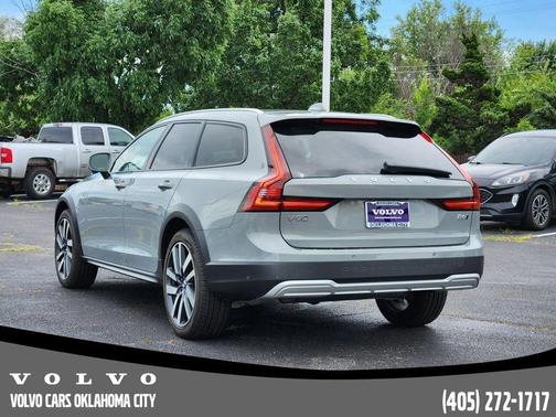 2025 Volvo V90 Cross Country B6 Plus