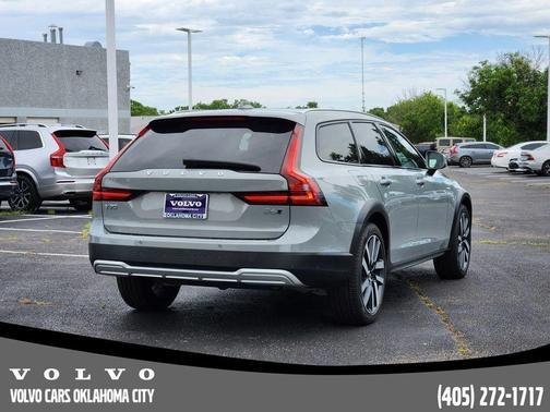 2025 Volvo V90 Cross Country B6 Plus